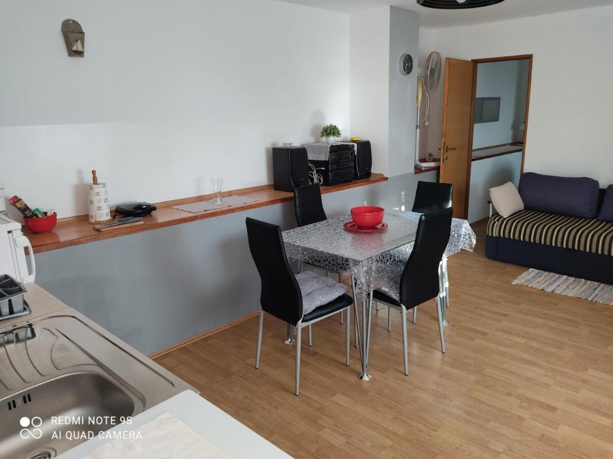 Apartmani Iva สเวติยูไร ภายนอก รูปภาพ