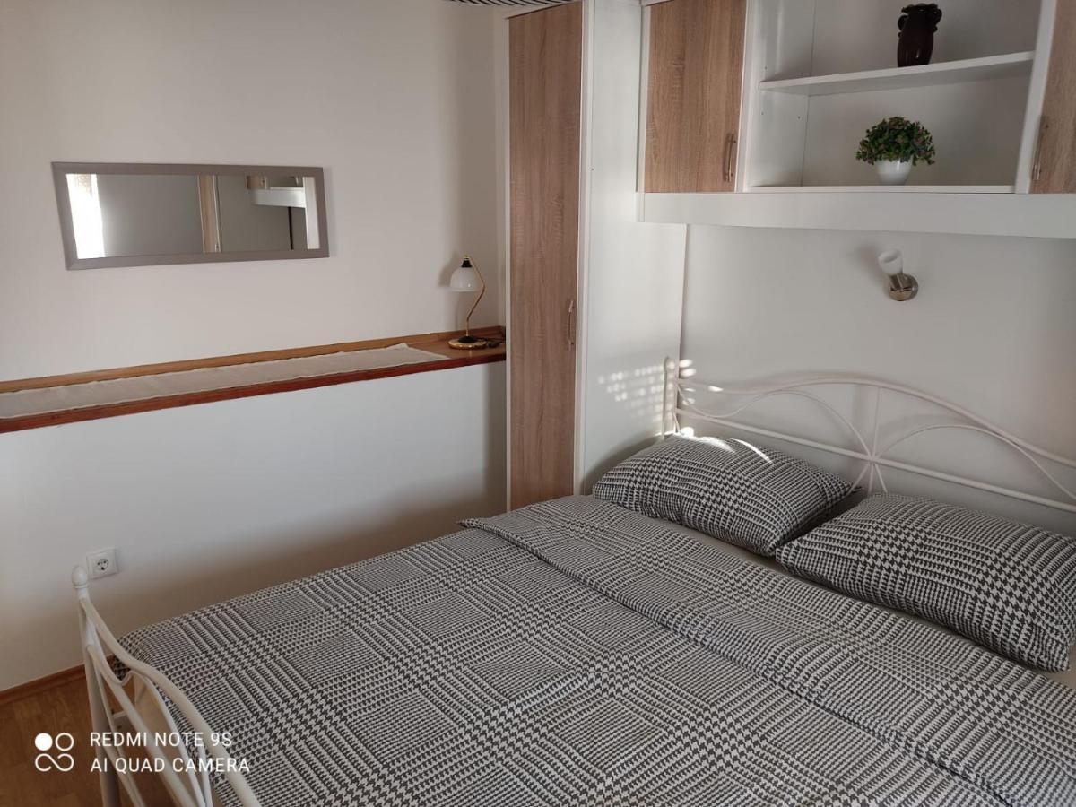 Apartmani Iva สเวติยูไร ภายนอก รูปภาพ