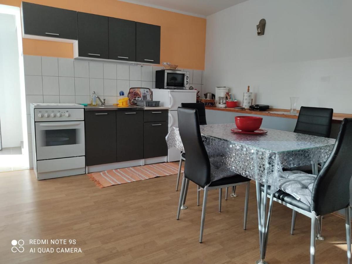 Apartmani Iva สเวติยูไร ภายนอก รูปภาพ